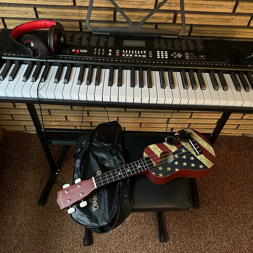 Ukelele - Picture 3 of 3